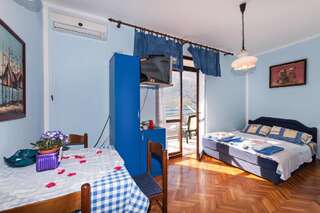 Апартаменты Apartments Vučinović Тиват Номер-студио с балконом и видом на море-28