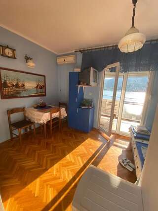 Апартаменты Apartments Vučinović Тиват Номер-студио с балконом и видом на море-37